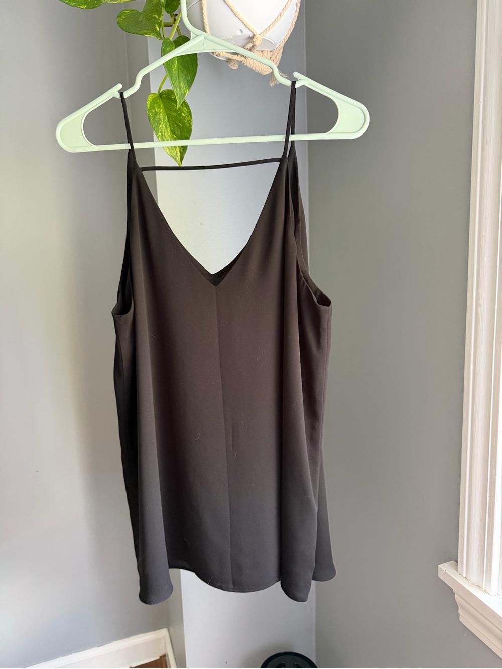 LOFT Black V-Neck Sleeveless Top - Picture 2 of 5